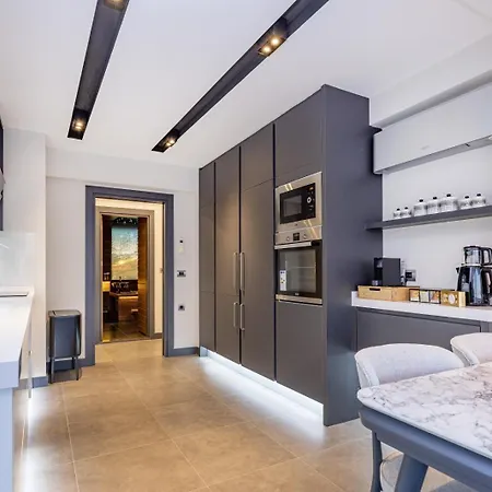 Apartment Utopia Residence, 3 Bedroom With Jacuzzi