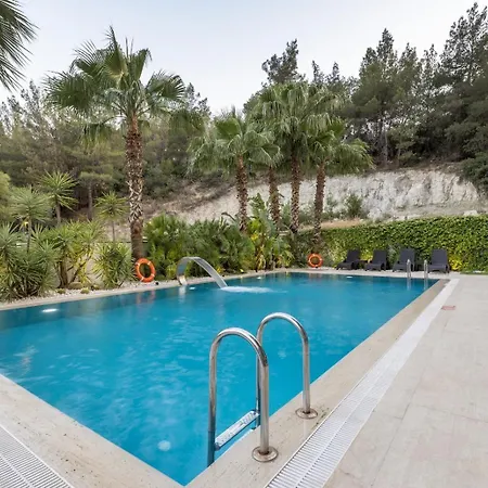 Apartment Utopia Residence, 3 Bedroom With Jacuzzi Bornova