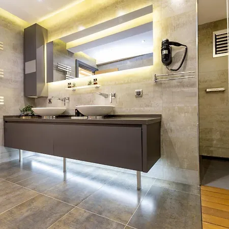 Apartment Utopia Residence, 3 Bedroom With Jacuzzi *